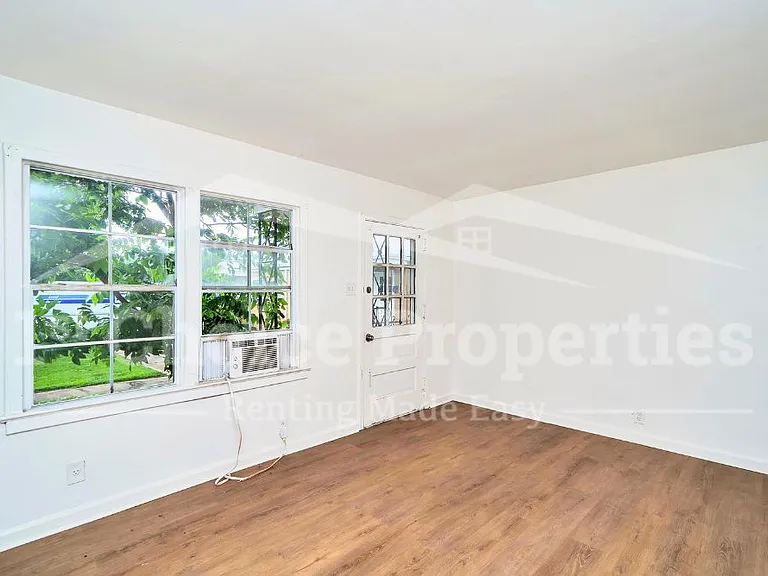 3005 Avenue Ave N #D — Photo 3