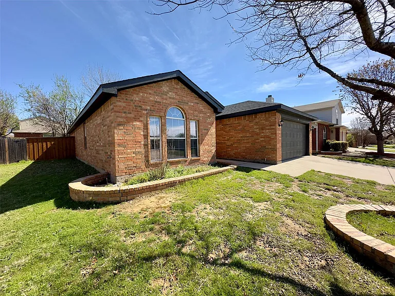 757 Eagle Dr — Photo 8