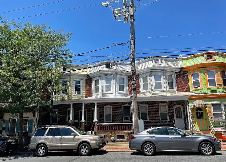 1st image of 409 N Lincoln St #1