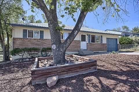NICELY MANICURED FRONT LANDSCAPING