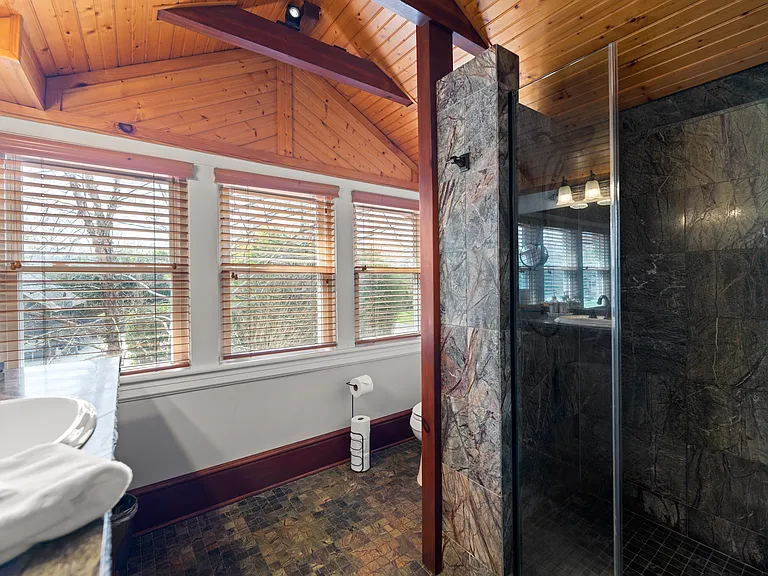 2nd floor bathroom