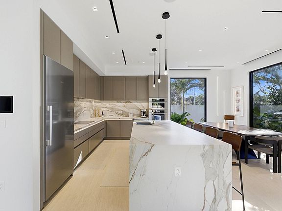 5th image of 2103 Bayview Drive
