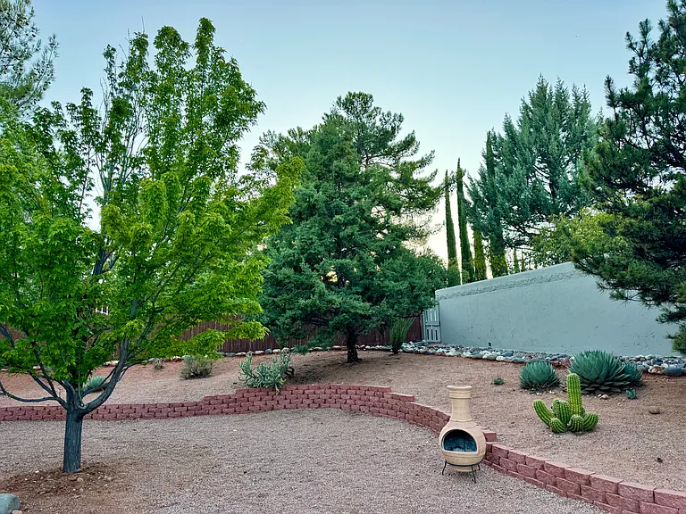 251 E Lindsay Way — Photo 2