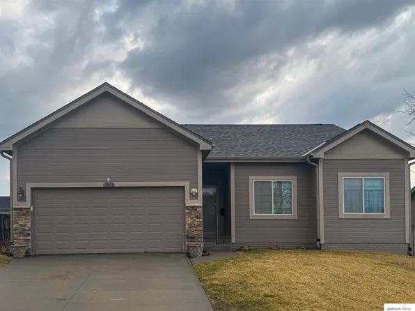 8813 S 69th Cir, Papillion, NE 68133