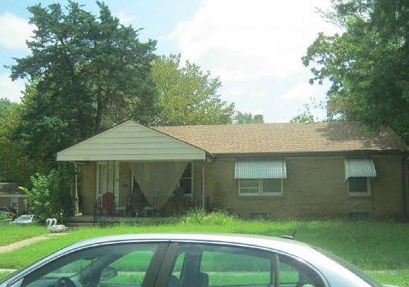 2nd image of 2102 S Old Manor Rd