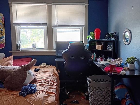 2nd image of 813 9th Ave