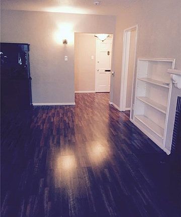4th image of 944 W 23rd St