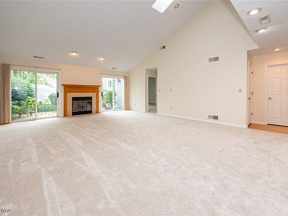 3rd image of 849 Knightsbridge Dr
