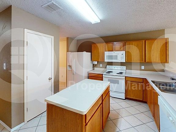 5th image of 1601 Black Oak Ct
