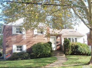 413 Charles Ave, Massapequa Park, NY 11762