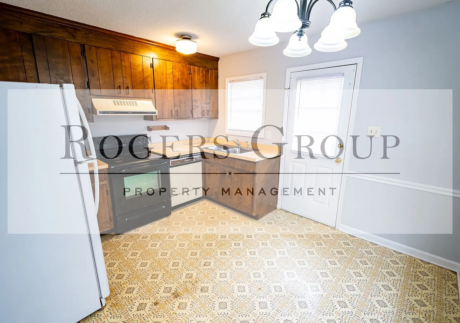 #315 - 1104-1106 Parham St Duplex — Photo 2