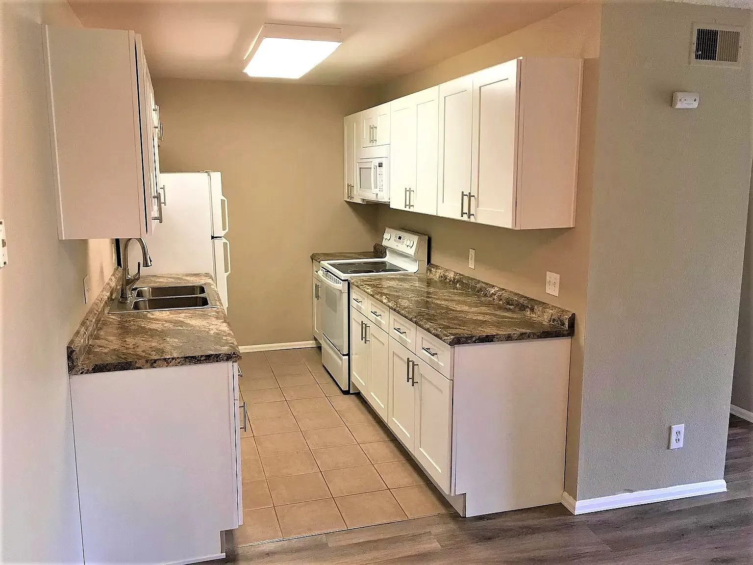West 10th Avenue, 16359, #V6 - V6 — Photo 2