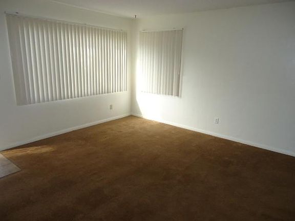 3rd image of 619 1/2 A Ave