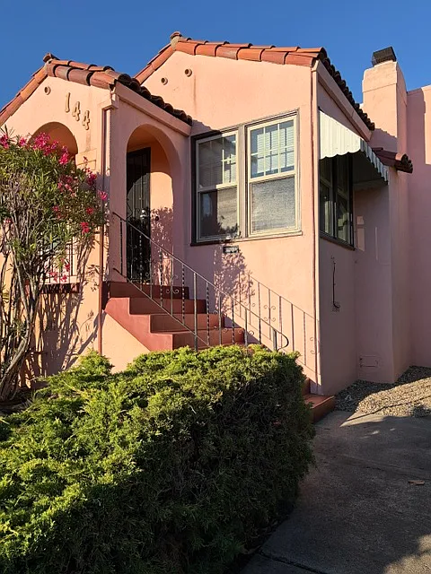 1 bed, 890 sqft, $2,025 — Photo 3