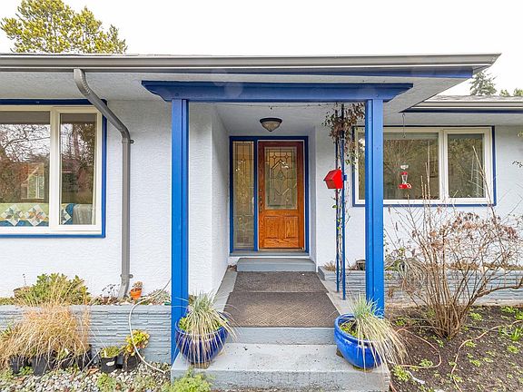 5th image of 1052 Craigflower Rd