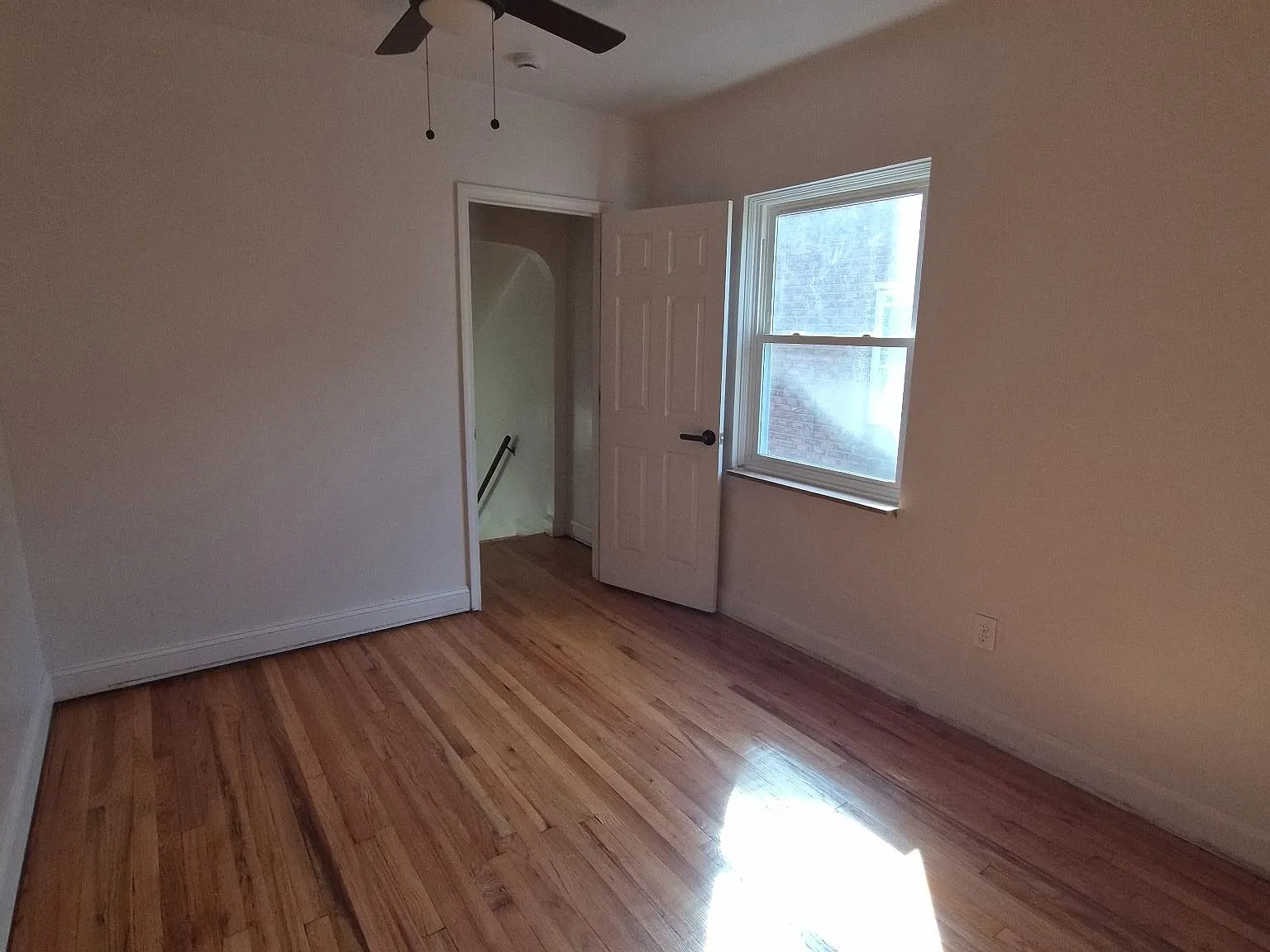 4 bed, 1.0 bath, 1550 sqft, $797 — Photo 2