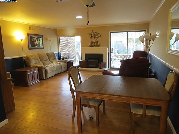 3rd image of 610 Tamarack Dr