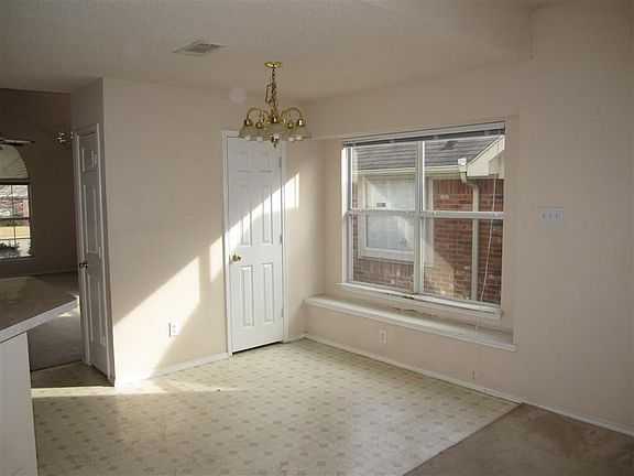 4th image of 800 Heritage Ct
