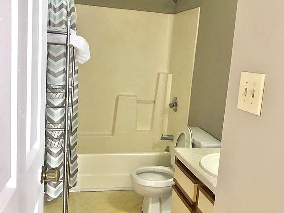 3rd image of 222 Lanier Dr APT 202