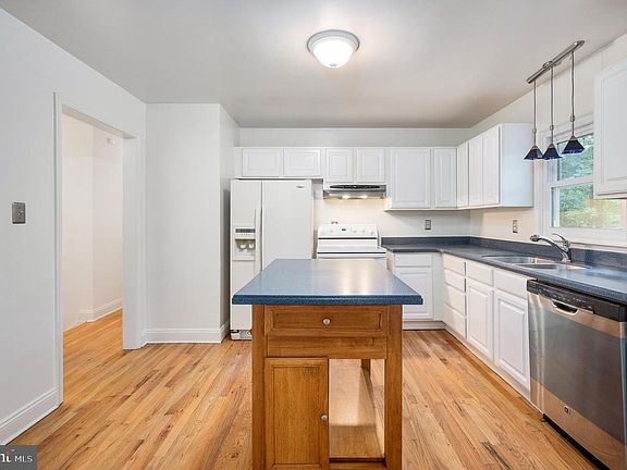4th image of 405 Mahogany Ln