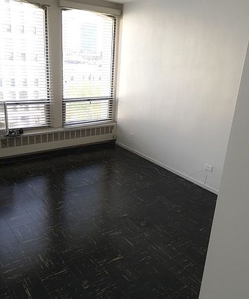 4th image of 1450 E 55th Pl APT 727S