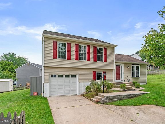2nd image of 6063 Adcock Ln