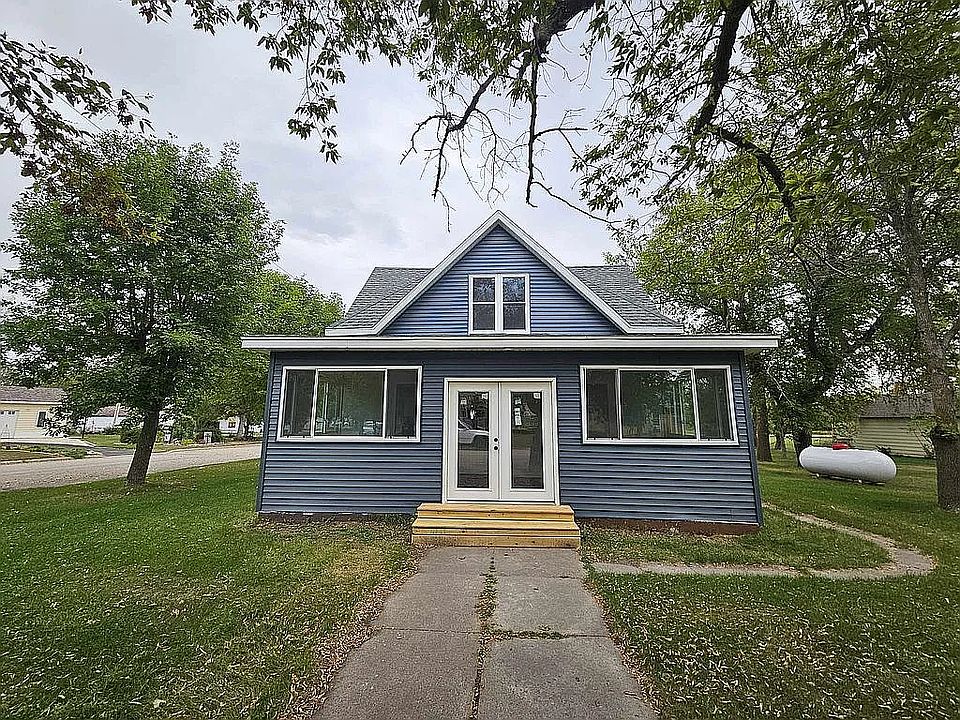 1st image of 103 S Sheyenne St