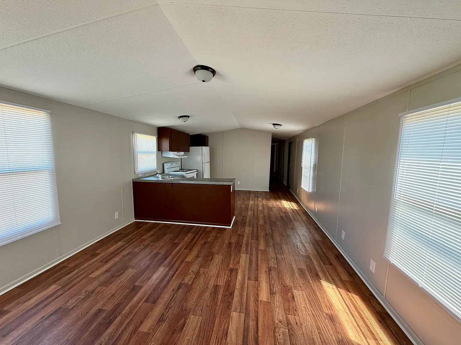 3 bed, $1,095 — Photo 2