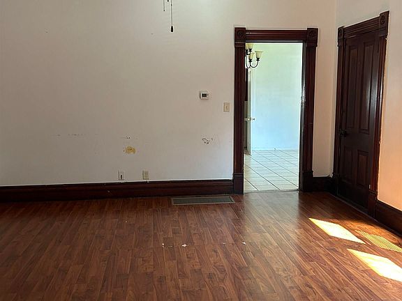 4th image of 1221 Avenue G