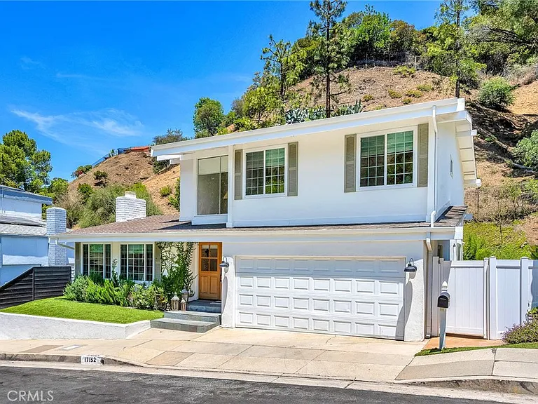 17152 Escalon Dr — Photo 2