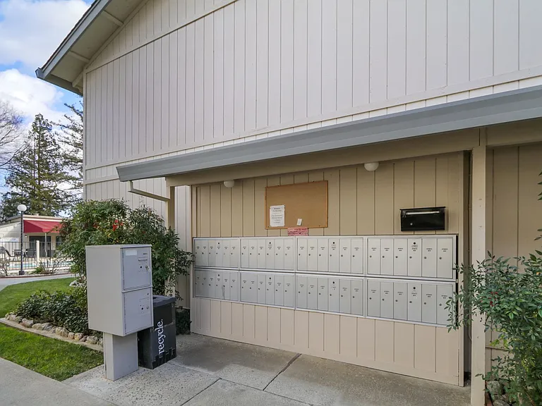 Clubside Apartments — Photo 17