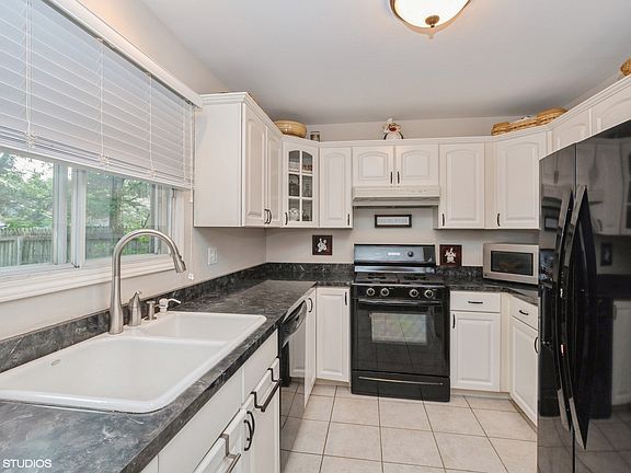 4th image of 2314 Cambridge Ln