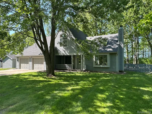 4233 State Rd, Fort Gratiot, MI 48059