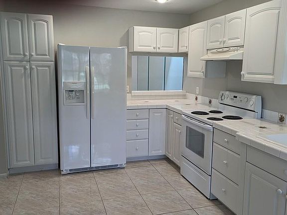 4th image of 2371 Sierra Ln
