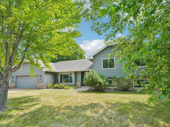 5558 Chatsworth St N, Shoreview, MN 55126