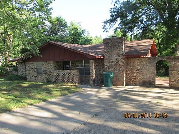 3rd image of 957 Crestview Dr N