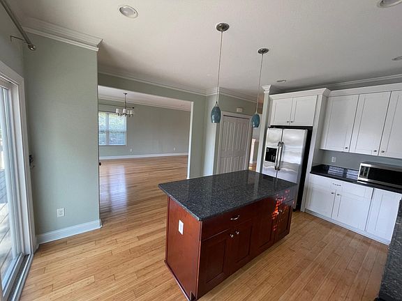 Kitchen/Dining, Pantry 2, Island with Seating and electrical