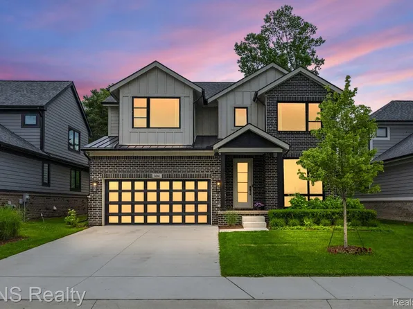 54941 Camden Ct, Utica, MI 48316