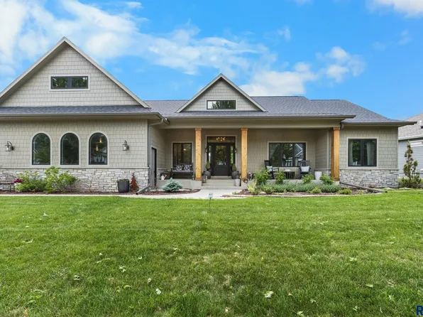 805 S Scarlet Oak Trl, Sioux Falls, SD 57110