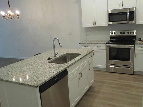 4th image of 2 Regent Ln #A