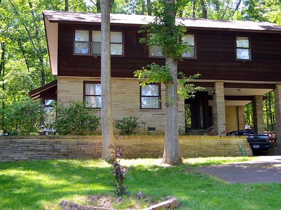 2nd image of 323 Highwood Cir