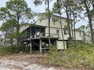 795 Bay Dr, Carrabelle, FL 32322