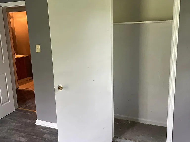 Bedroom 4 closet