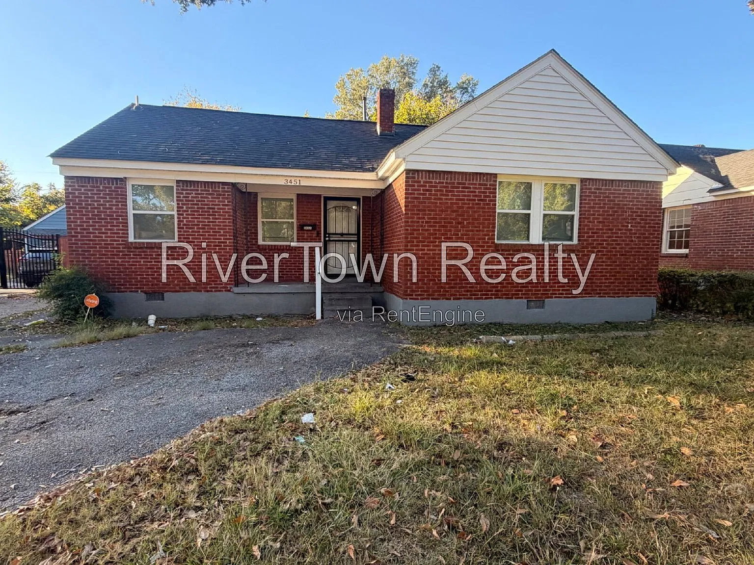 2 bed, 1.0 bath, 890 sqft, $1,095 — Photo 1