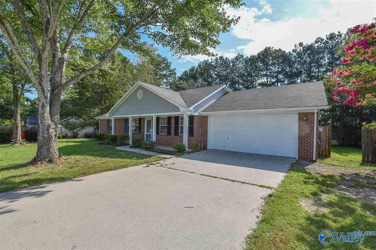 3 bed, 2.0 bath, 1175 sqft, $1,550 — Photo 2