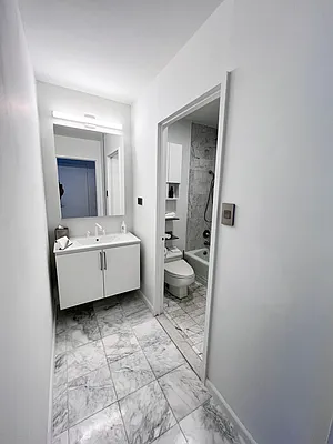 Rented by R New York | media 8