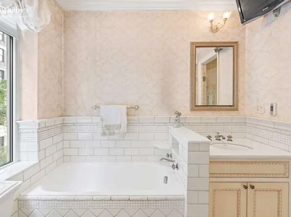 211 Central Park West image 8 of 12