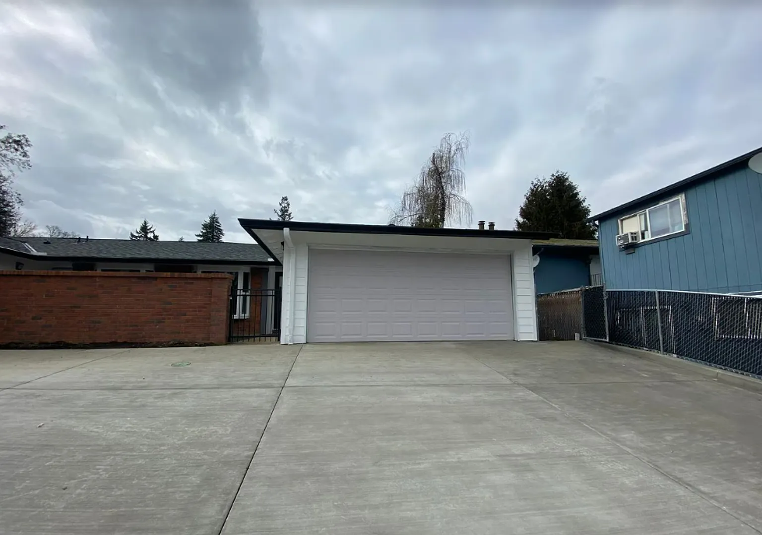 Remodeled 2-Bedroom NE Portland Duplex with A/C, Garage & Modern Upgrades — Photo 1