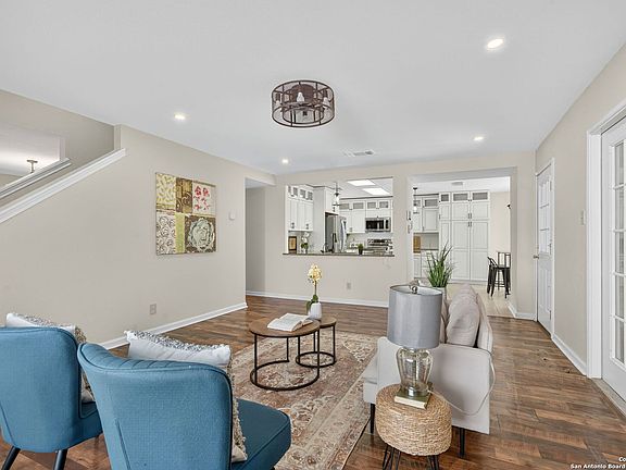 4th image of 13542 Mason Crest