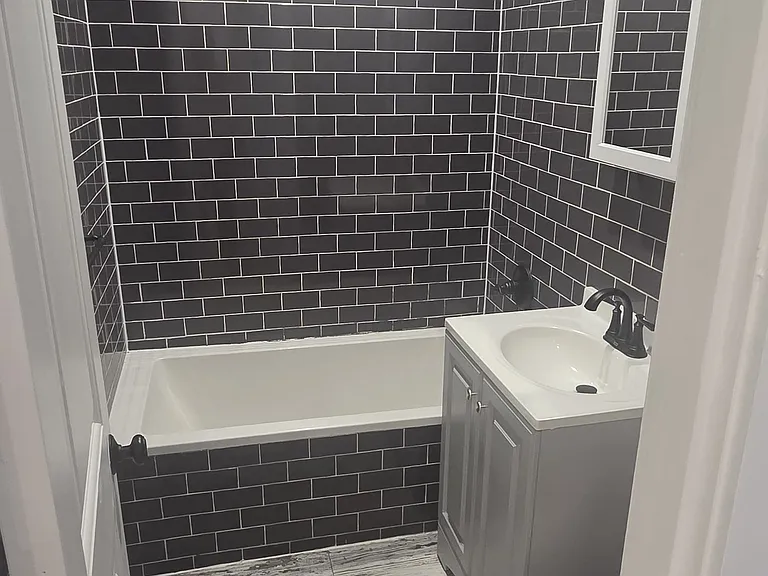 729 Meeker Ave #2C — Photo 2